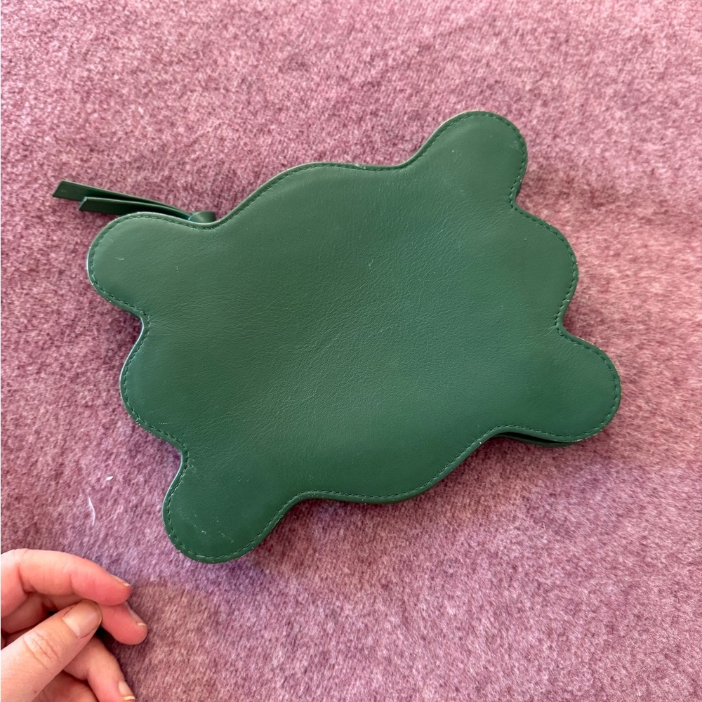 Green leather squiggle wallet